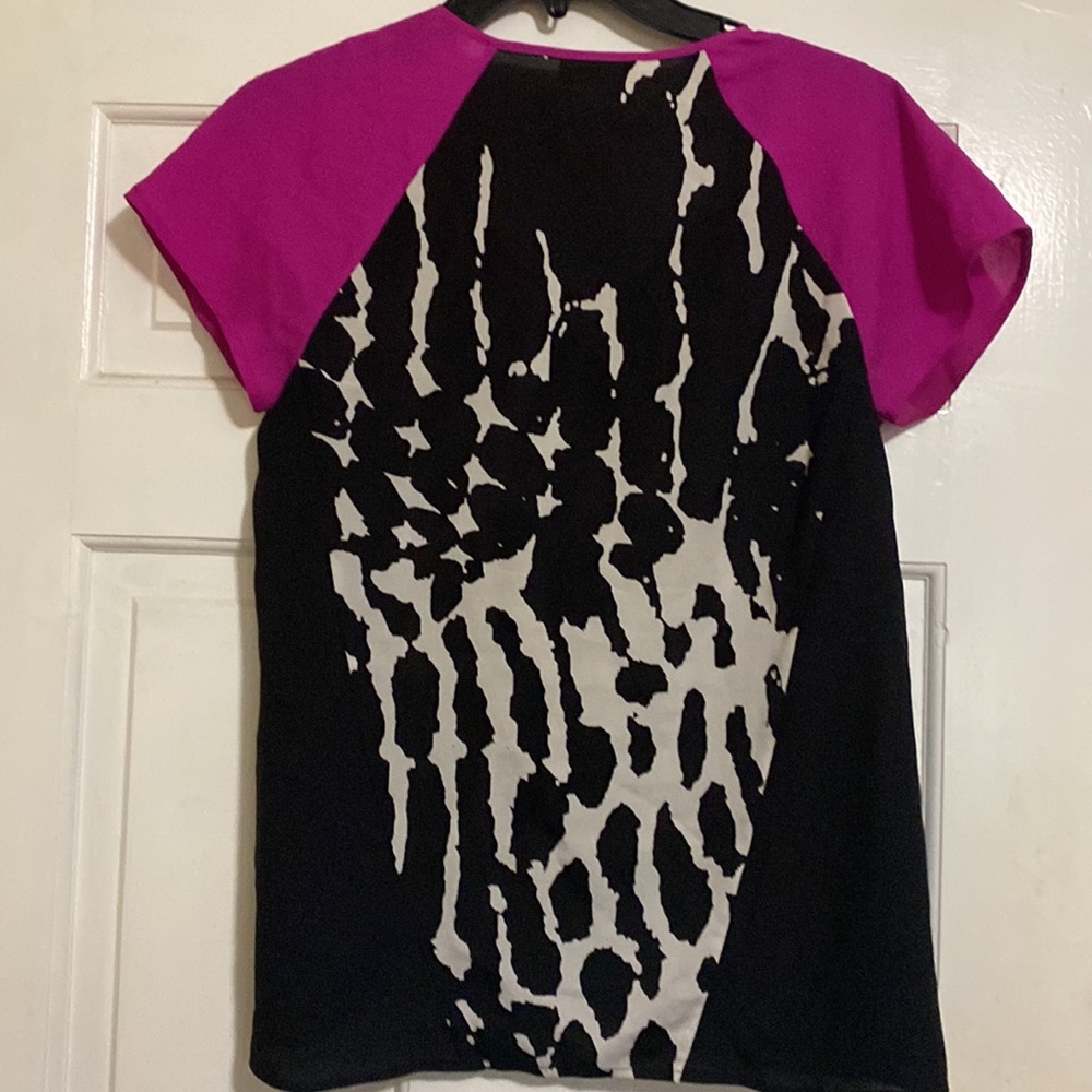 Black pink and white blouse - Picture 3 of 3